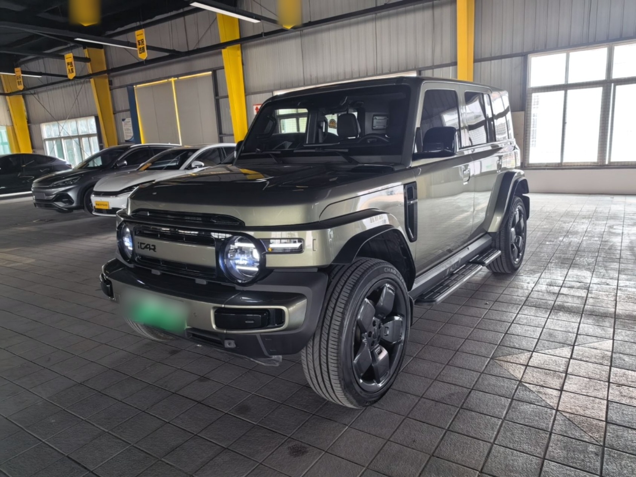 Под передней частью автомобиля