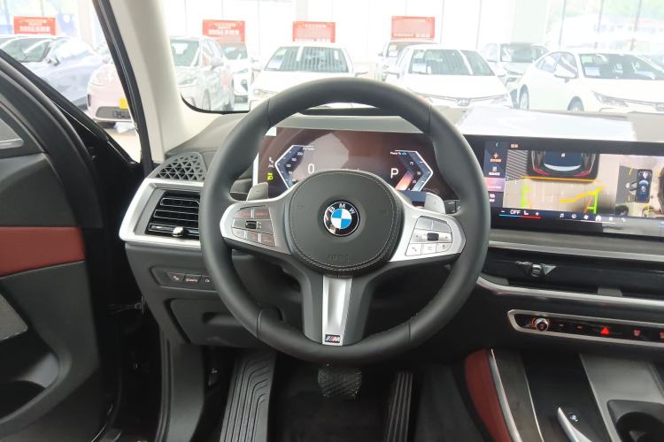 Used BMW X5 2023 xDrive 30Li Luxury M Sport Package Steering Wheel