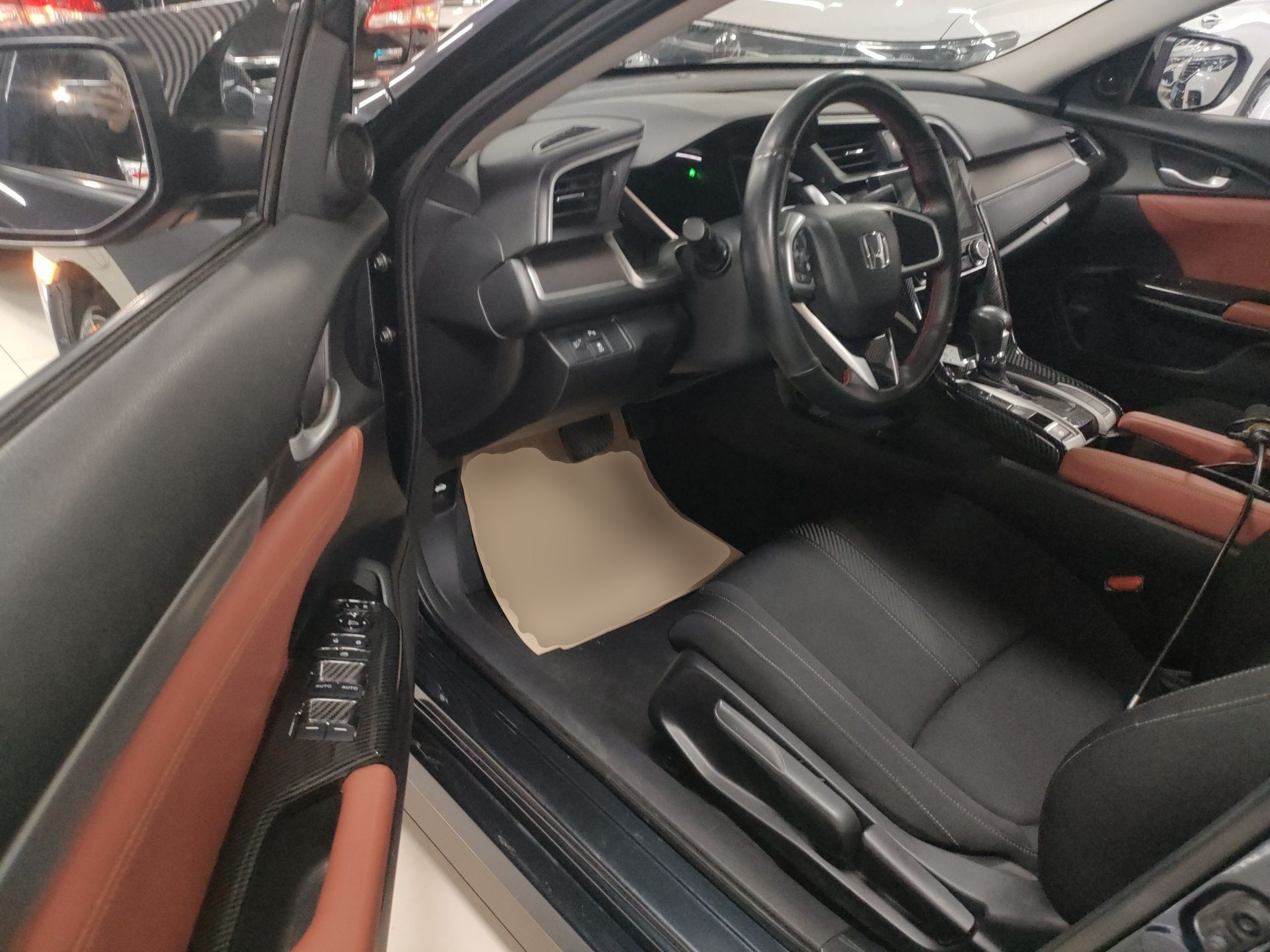 Переднее сиденье в автомобиле