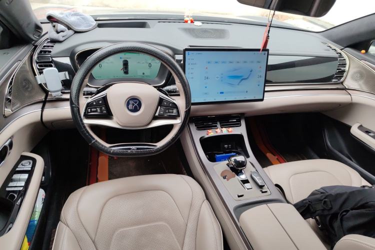 Used BYD Han 2024 EV Glory Edition 610 km All-Wheel Drive "Tian Shen Zhi Jia" Intelligent Driving Model
