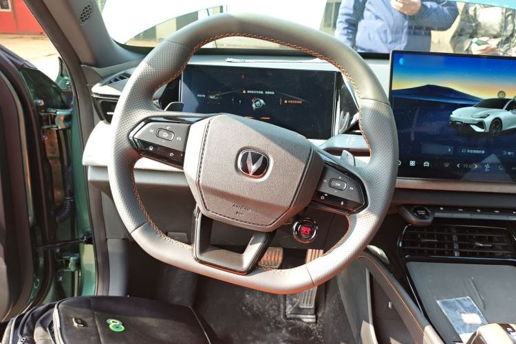 Used Changan UNI-V 2025 Model Third-Generation 2.0T Dynamic Edition