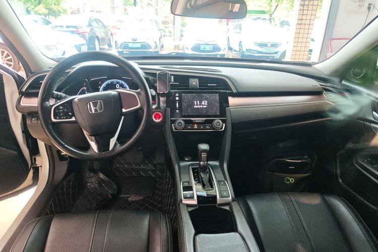 Used Honda Civic 2016 220TURBO CVT Luxury Edition Center Console