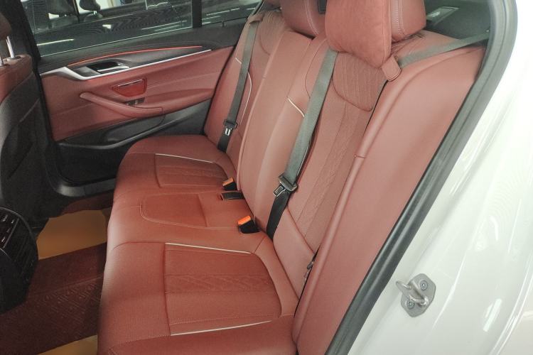 Used BMW 5 Series New Energy 2022 535Le M Sport Package Left Rear Seat