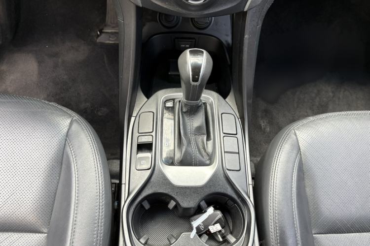 Used Hyundai Santa Fe 2015 2.0T Automatic Two-Wheel Drive Smart Version 5 Seats