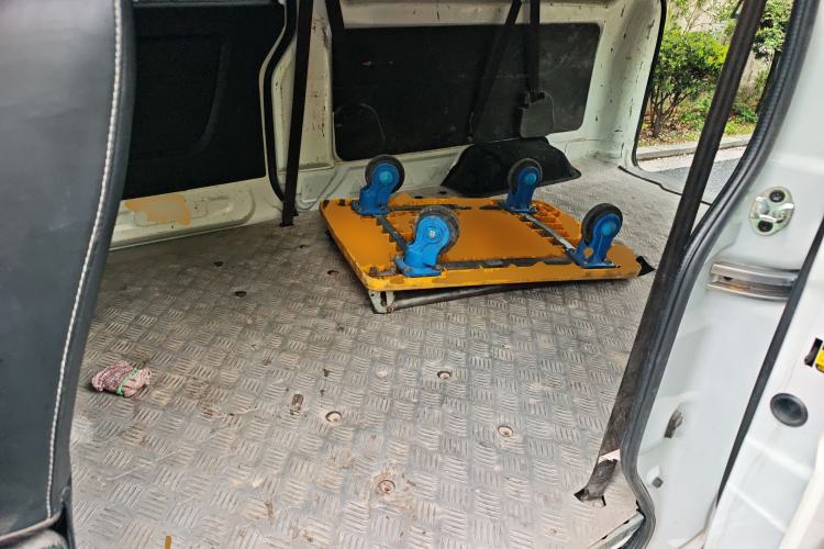 Used Jinbei Gold Hiace 2023 1.5L Passenger Van Travel Lion 5/6/7-Seater with Central Air Conditioning
