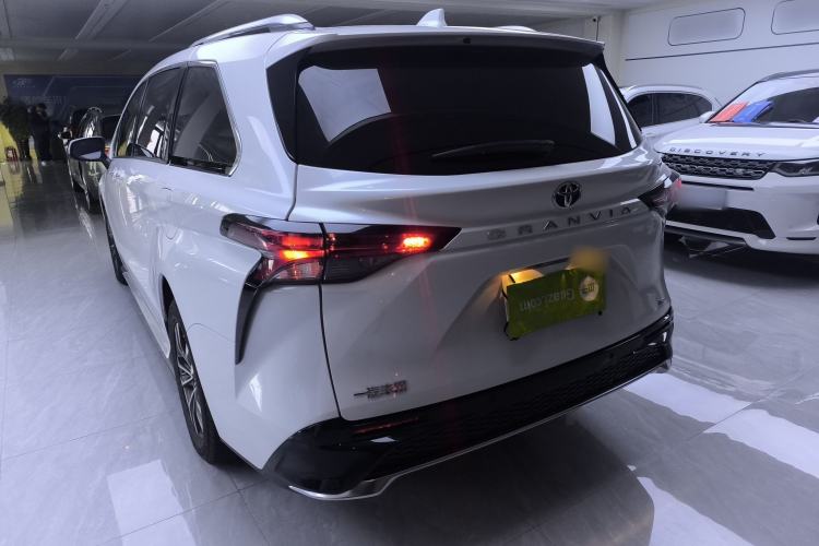 Used Toyota Granvia 2024 2.5L Hybrid Luxury Edition