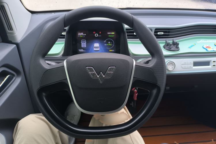 Used Wuling Hongguang MINIEV 2022 Macaron Premium Model – Lithium Iron Phosphate Steering Wheel