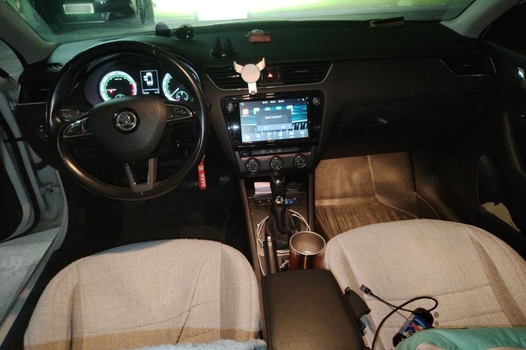 Used Skoda Octavia 2018 Station Wagon TSI280 DSG Luxury Edition Center Console