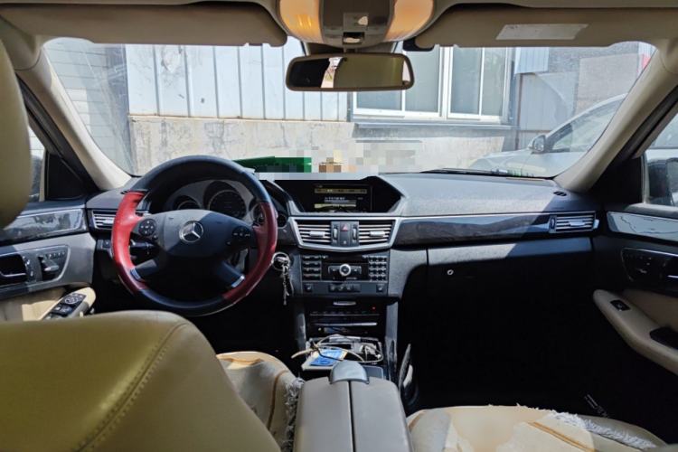 Used Mercedes-Benz E-Class 2009 E 300 Fashion Model Center Console