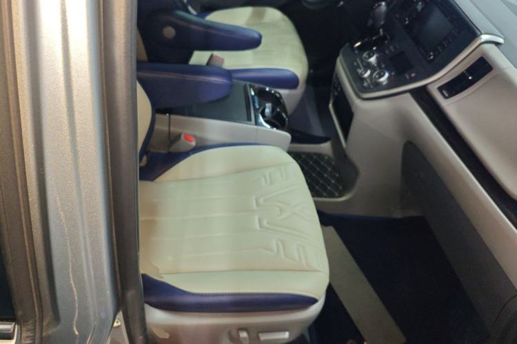 Used Toyota Sienna 2020 3.5L Two-Wheel Drive CE Trim 7-Seater Canadian Version