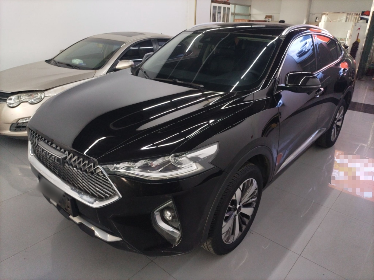 Под передней частью автомобиля