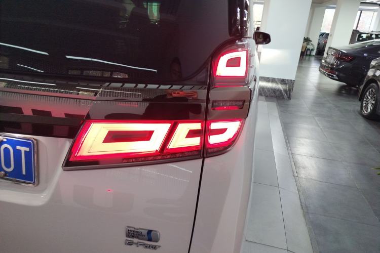 Used Toyota Vellfire 2023 Crown Dual-Engine 2.5L HV Ultimate Edition