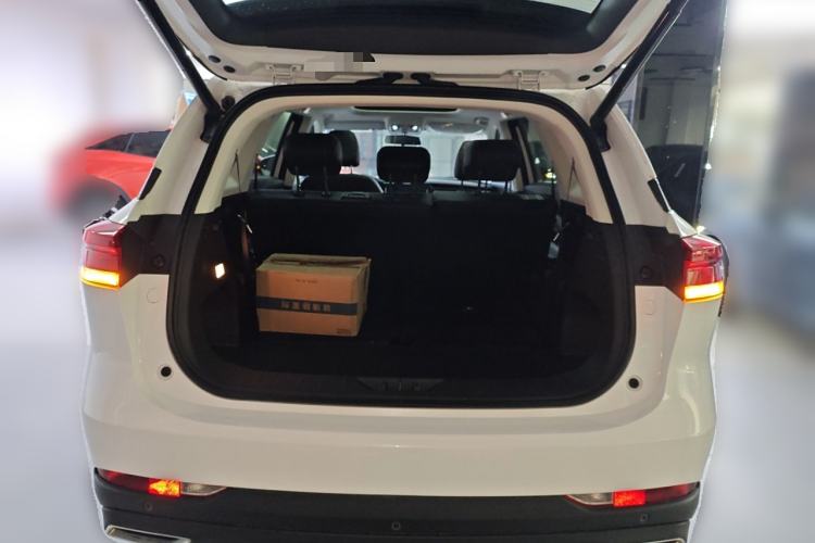 Used CHANGAN X7 PLUS 2024 1.5T Automatic Luxury 7-Seater Trunk