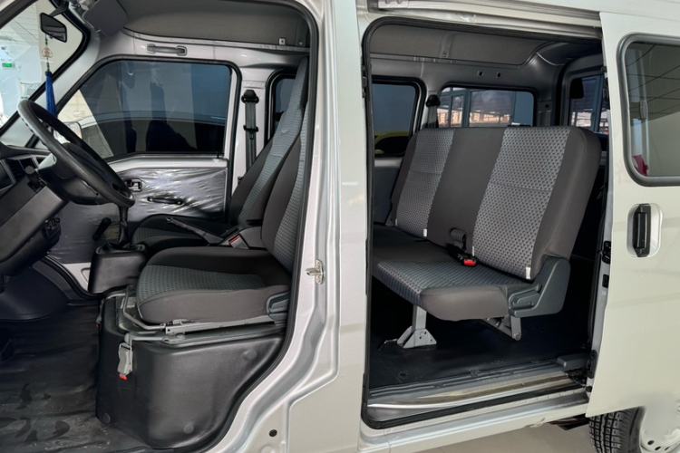 Used Wuling Zhiguang 2023 1.5L Practical Version 5/7 Seats
