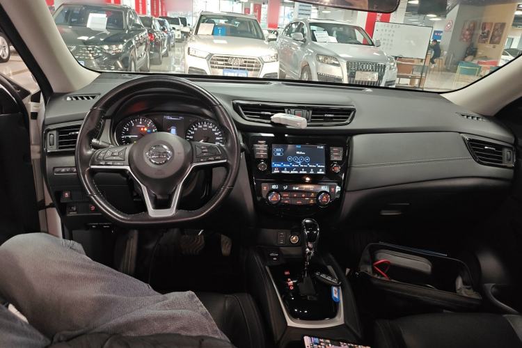 Used Nissan X-Trail 2017 2.5L CVT Luxury Edition 4WD Center Console