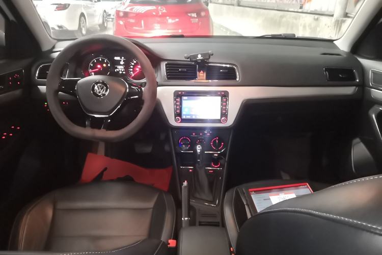 Used Volkswagen Gran Lavida 2015 1.6L Automatic Comfort Edition
