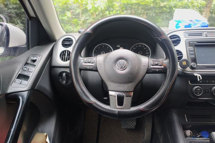 Used Volkswagen Tiguan 2015 1.8TSI Automatic Two-Wheel Drive Luxury Model Steering Wheel