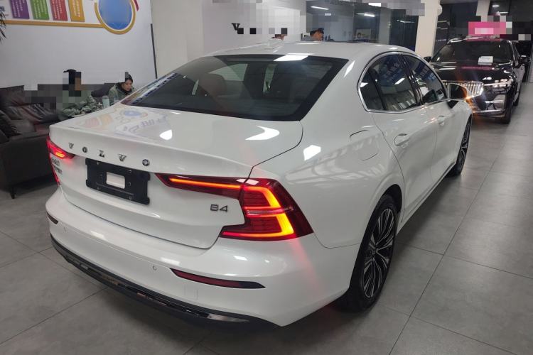 Used Volvo S60 2024 B4 Zhiyuan Luxury Edition
