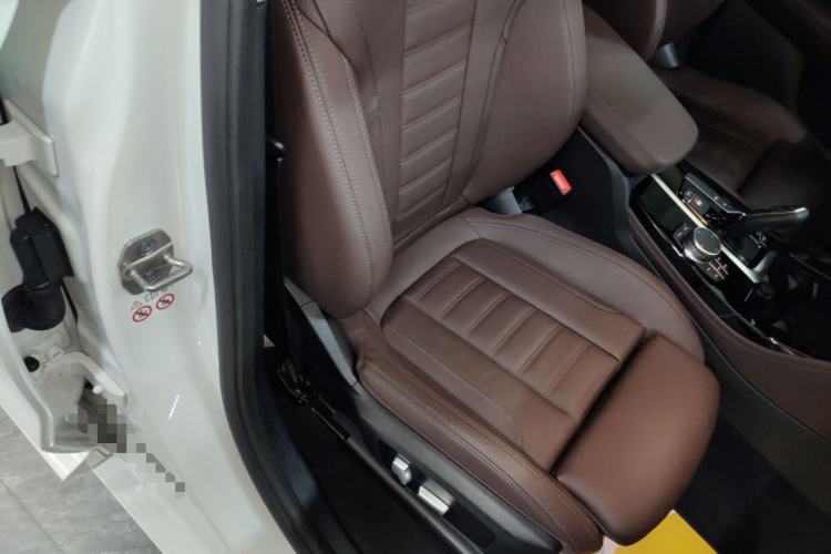 Used BMW X4 2021 Restyled xDrive 25i M Sport Package Right Front Seat