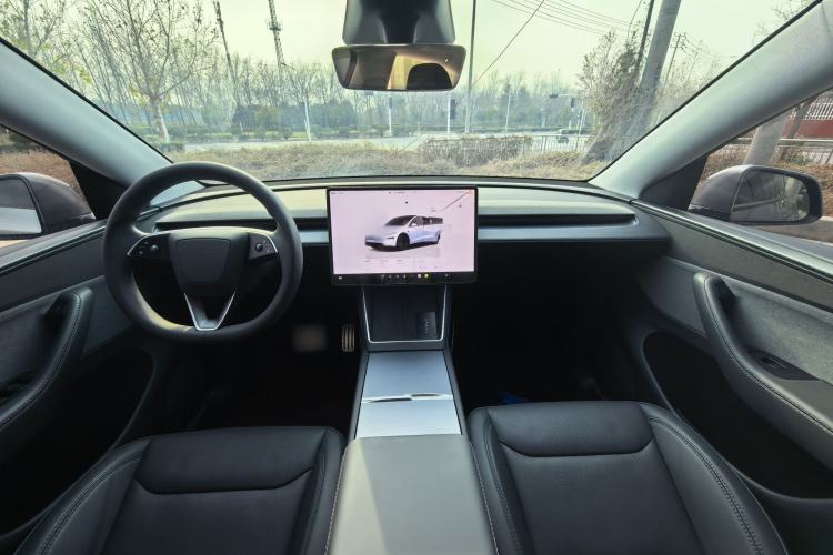 Used Tesla Model Y 2025 Rear-Wheel-Drive Version
