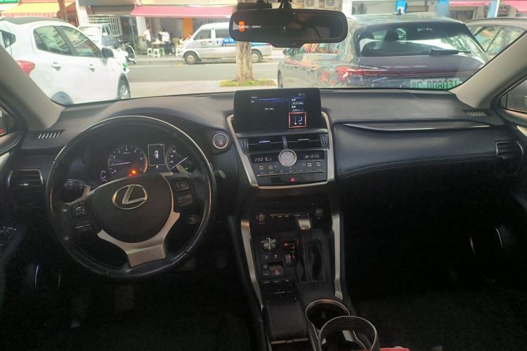 Used Lexus NX 2018 200 Front-Wheel-Drive Xingxing Edition China VI Standard Center Console
