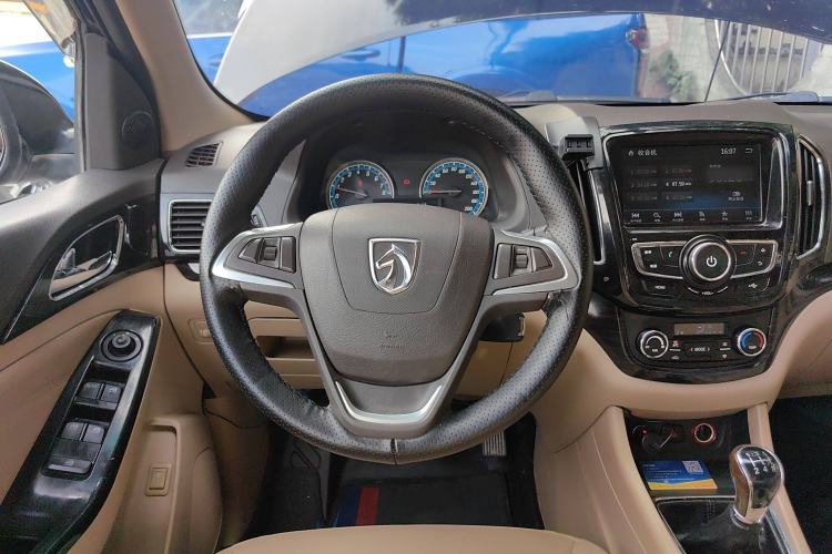 Used Baojun 730 2014 1.5L Manual Luxury Navigation ESP Version 7 Seats