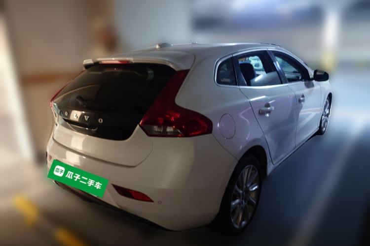 Used Volvo V40 2015 1.6T Zhiya Edition
