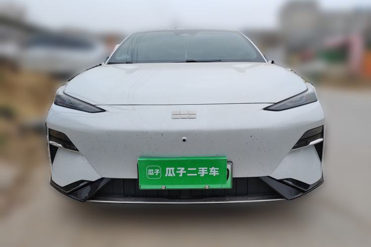 Used Geely Galaxy E8 2024 665 km Range Rear-Drive Starship Long-Range Version
