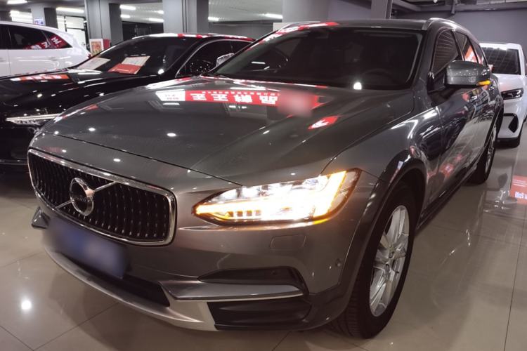 Used Volvo V90 2017 Cross Country T5 AWD Smart Range Edition