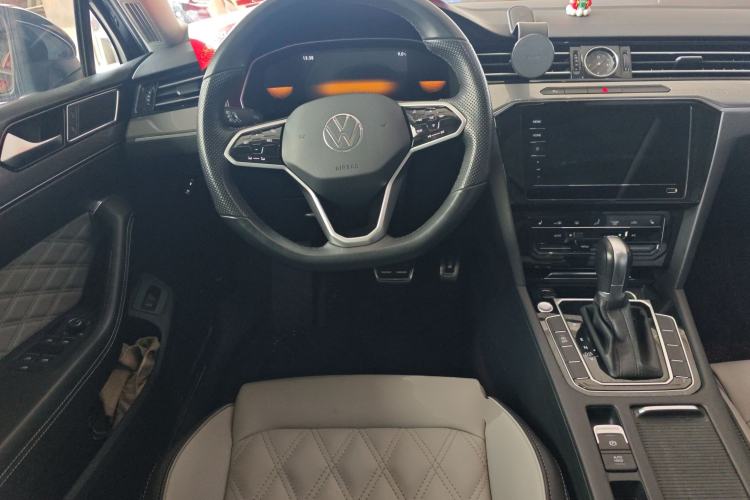 Used Volkswagen Magotan 2023 2 Million Units Limited Edition 330TSI DSG Leading Version