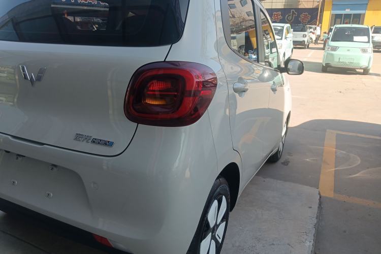 Used Wuling Hongguang MINIEV 2025 Four-Door Version Advanced Edition Right Rear Taillight