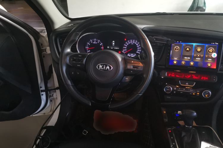 Used Kia K5 2015 2.0L Automatic GLS Steering Wheel