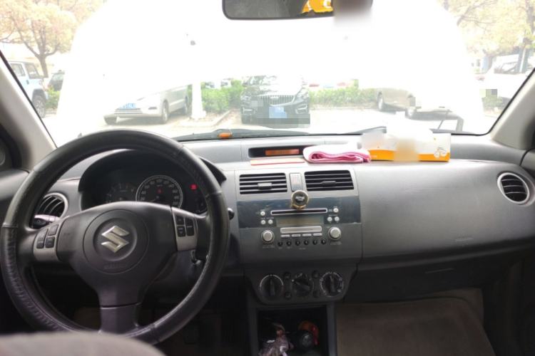 Used Suzuki Swift 2005 1.3L Manual Luxury Model
