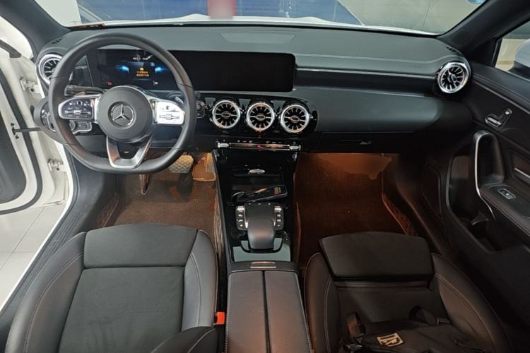 Used Mercedes-Benz A-Class 2022 Revised Version A 200 L Sport Sedan Fashionable Style
