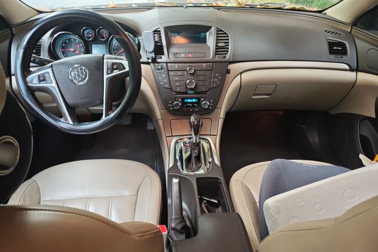 Used Buick Regal 2012 2.4L SIDI Elite Edition Center Console