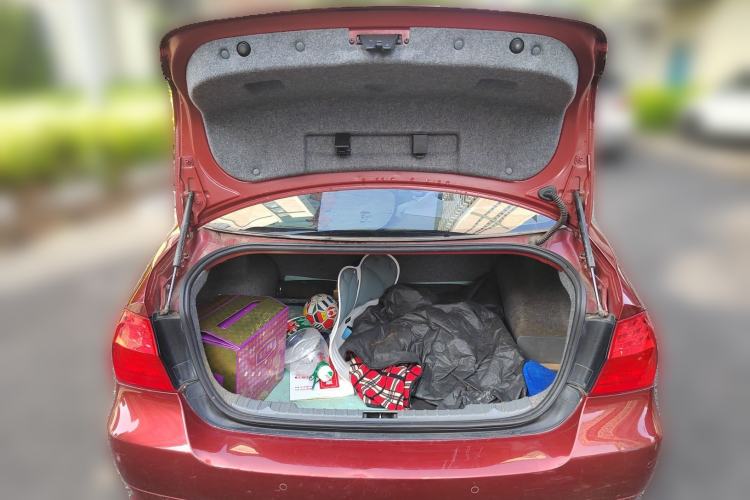 Used BMW 3 Series 2010 320i Luxury Model Trunk