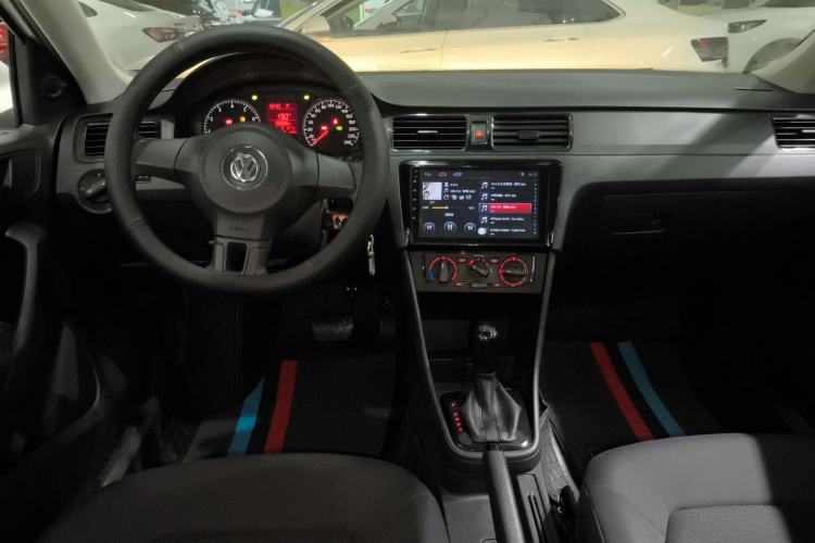 Used Volkswagen Santana 2015 1.6L Automatic Fashion Edition Center Console