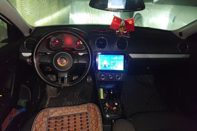 Used Volkswagen Jetta 2015 Value Edition 1.6L Automatic Comfort Version Center Console