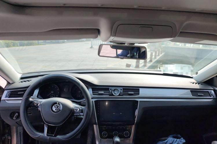 Used Volkswagen Passat 2016 330TSI DSG Luxury Edition Center Console