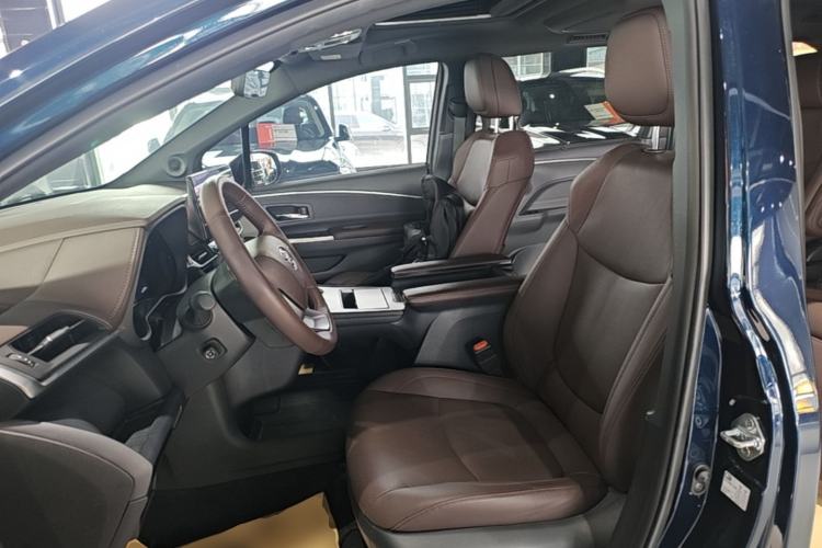 Used Toyota Granvia 2022 2.5L Hybrid Flagship Edition Left Front Seat