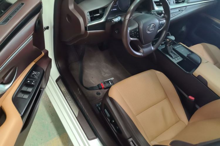 Used Lexus ES 2018 200 Excellence Edition China V Standard
