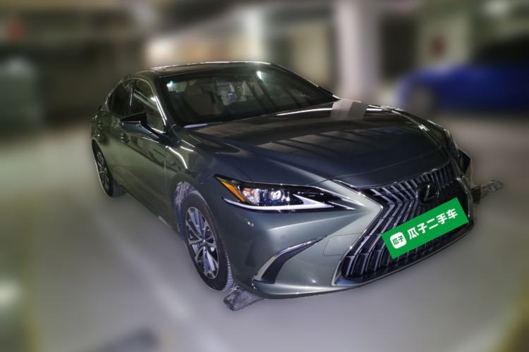 Used Lexus ES 2024 200 Premium Edition Front Right 45 Deg