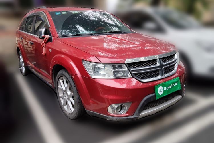 Used Dodge Journey 2013 2.4L Two-Wheel Drive Luxury Version Front Right 45 Deg
