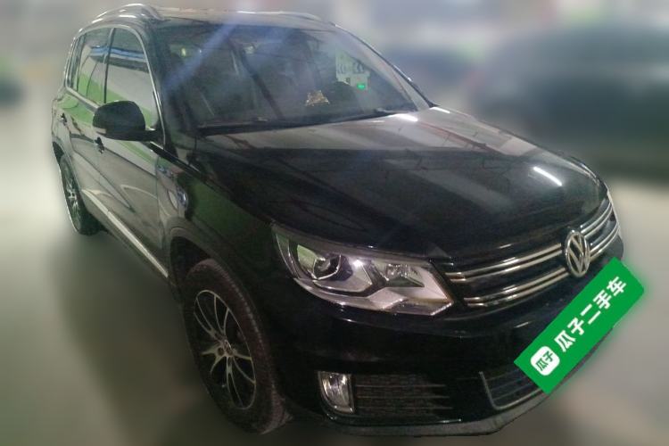 Used Volkswagen Tiguan 2013 1.8 TSI Automatic All-Wheel Drive Luxury Model Front Right 45 Deg