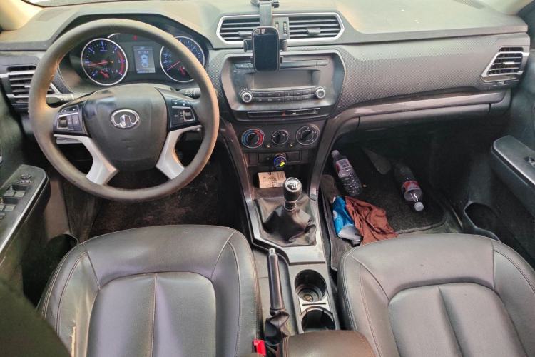 Used Great Wall Wingle 5 2017 2.0T European-spec Diesel Two-Wheel-Drive Entry-Level Big Double-Cab GW4D20D Center Console