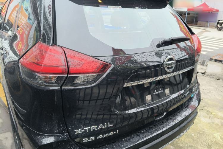 Used Nissan X-Trail 2017 2.5L CVT Leading Edition 4WD
