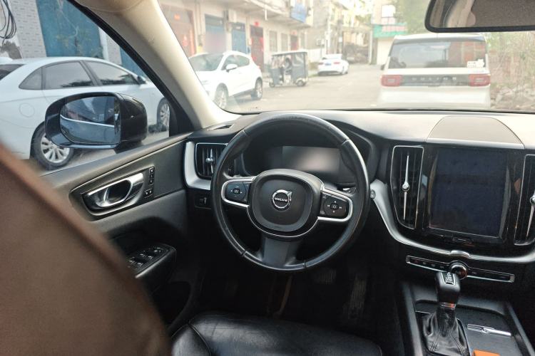 Used Volvo XC60 2021 T5 4x4 Smart Luxury Edition Steering Wheel