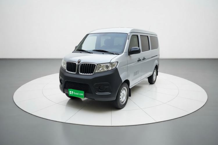 Used Jinbei Hiace X30 2023 1.5L Super-Comfortable Passenger Van 5/6/7-Seater Non-Air-Conditioned Version Model SWC15M