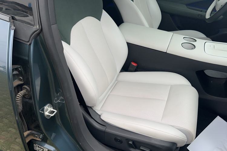 Used Nissan N7 2025 625 Max Right Front Seat