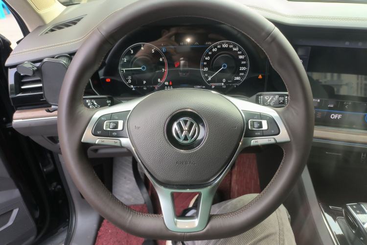 Used Volkswagen Touareg 2019 3.0 TSI RuiFeng Edition China VI Standard Steering Wheel